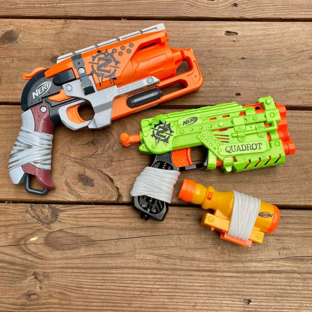 Nerf Zombie Strike Hammershot and Quadrot Blasters Bundle with Light Attachment